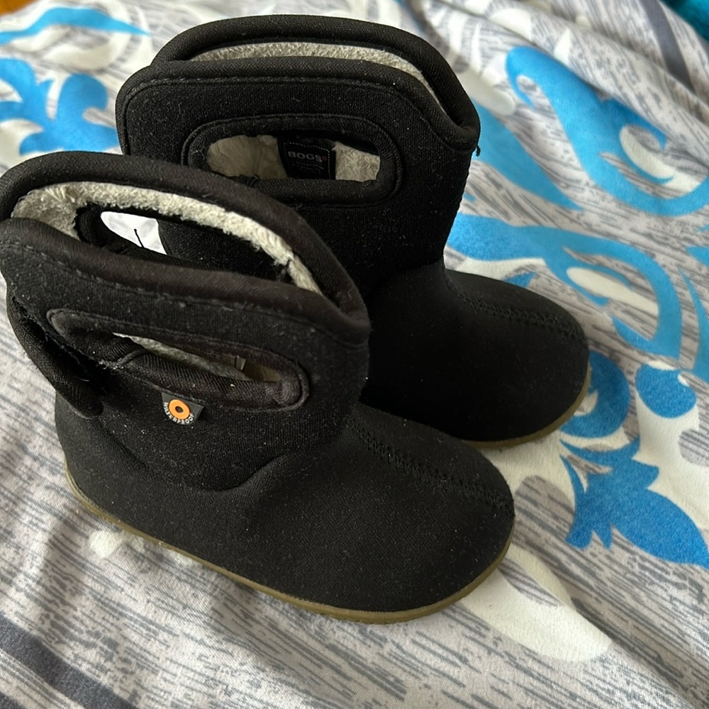 BABY BLACK BOGS II SOLID Baby and Toddlers,like new